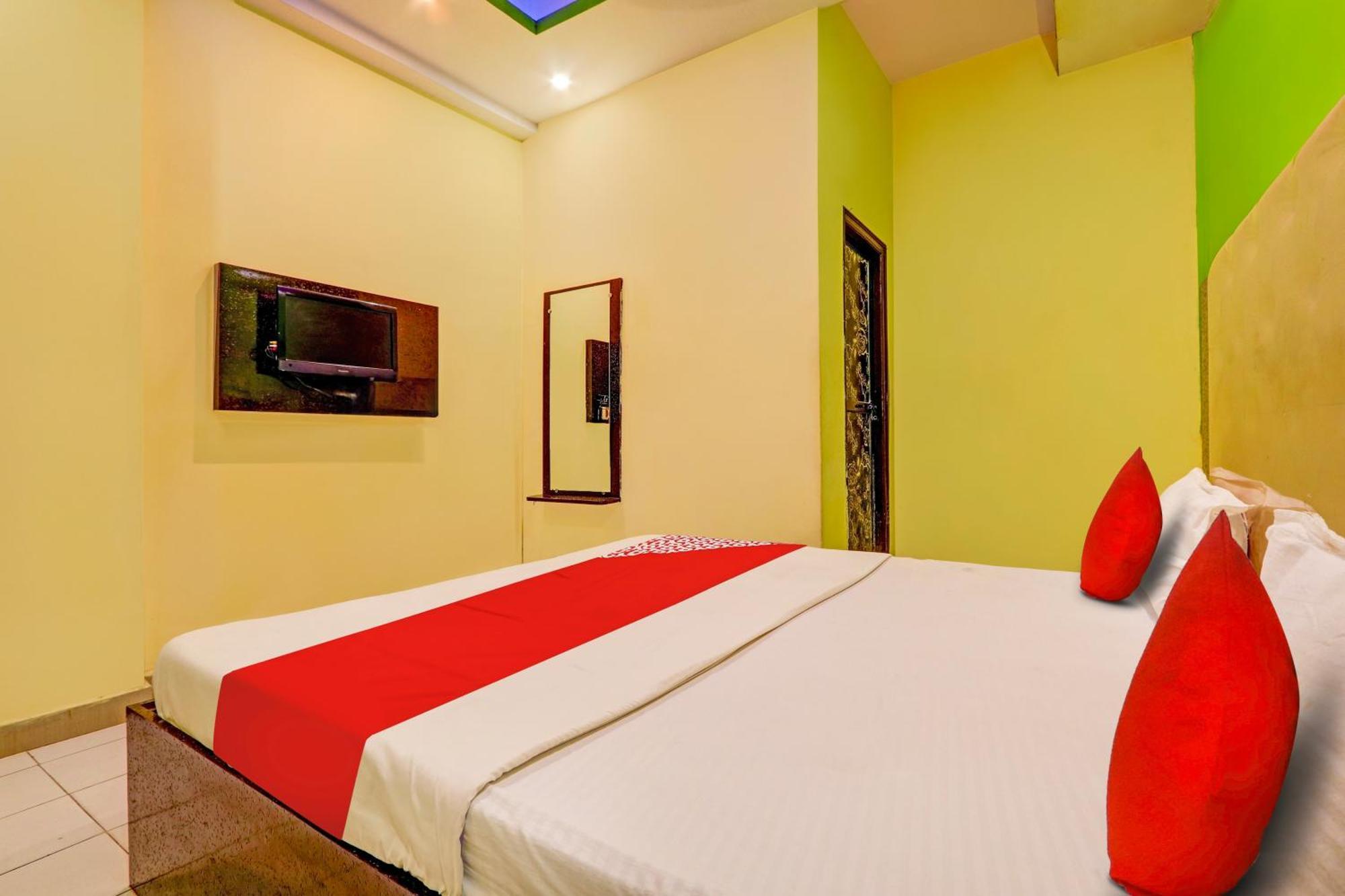 Oyo Flagship Hotel Samruddhi Lodge Nirmal  Exterior photo