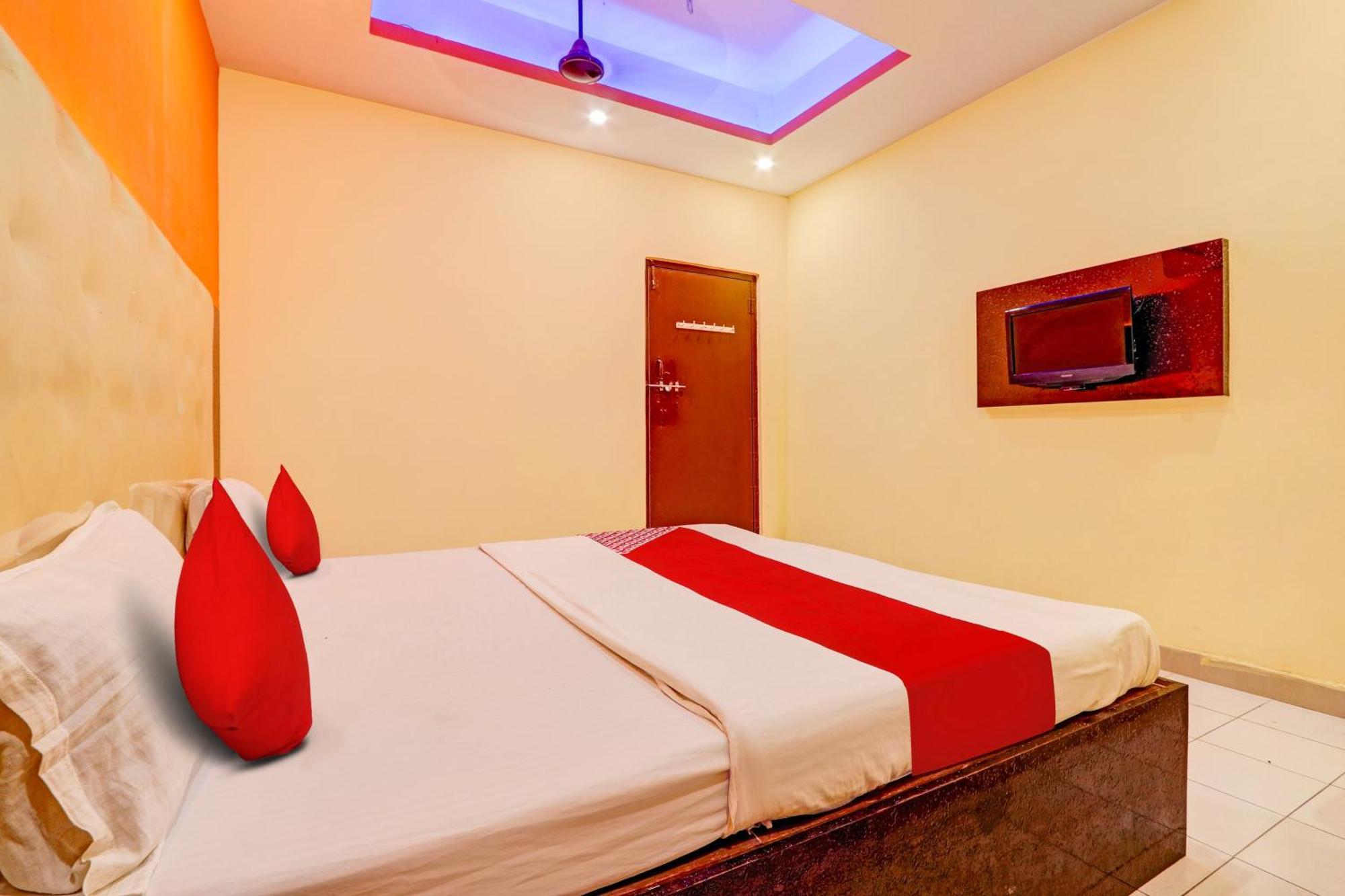 Oyo Flagship Hotel Samruddhi Lodge Nirmal  Exterior photo