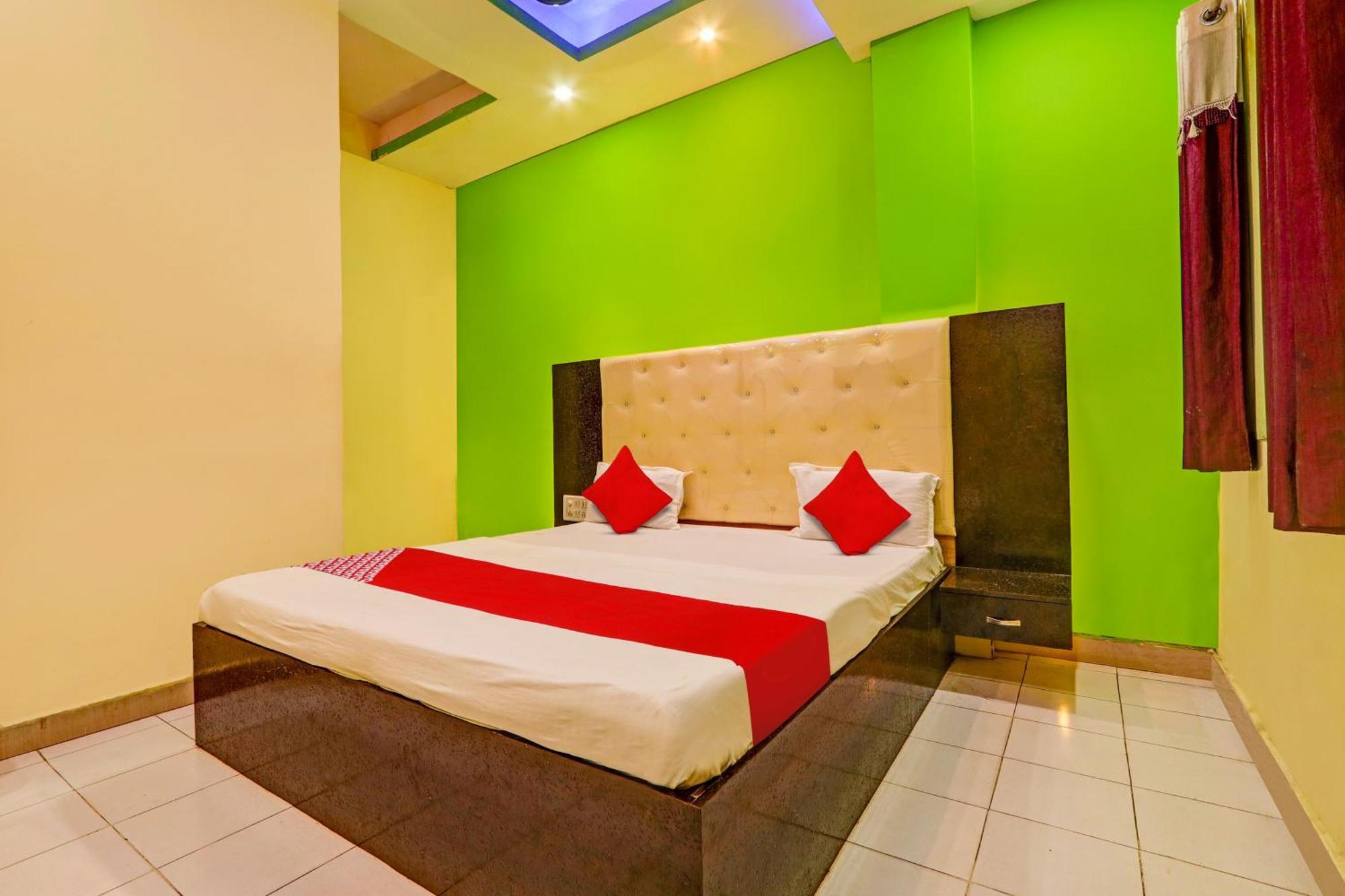 Oyo Flagship Hotel Samruddhi Lodge Nirmal  Exterior photo