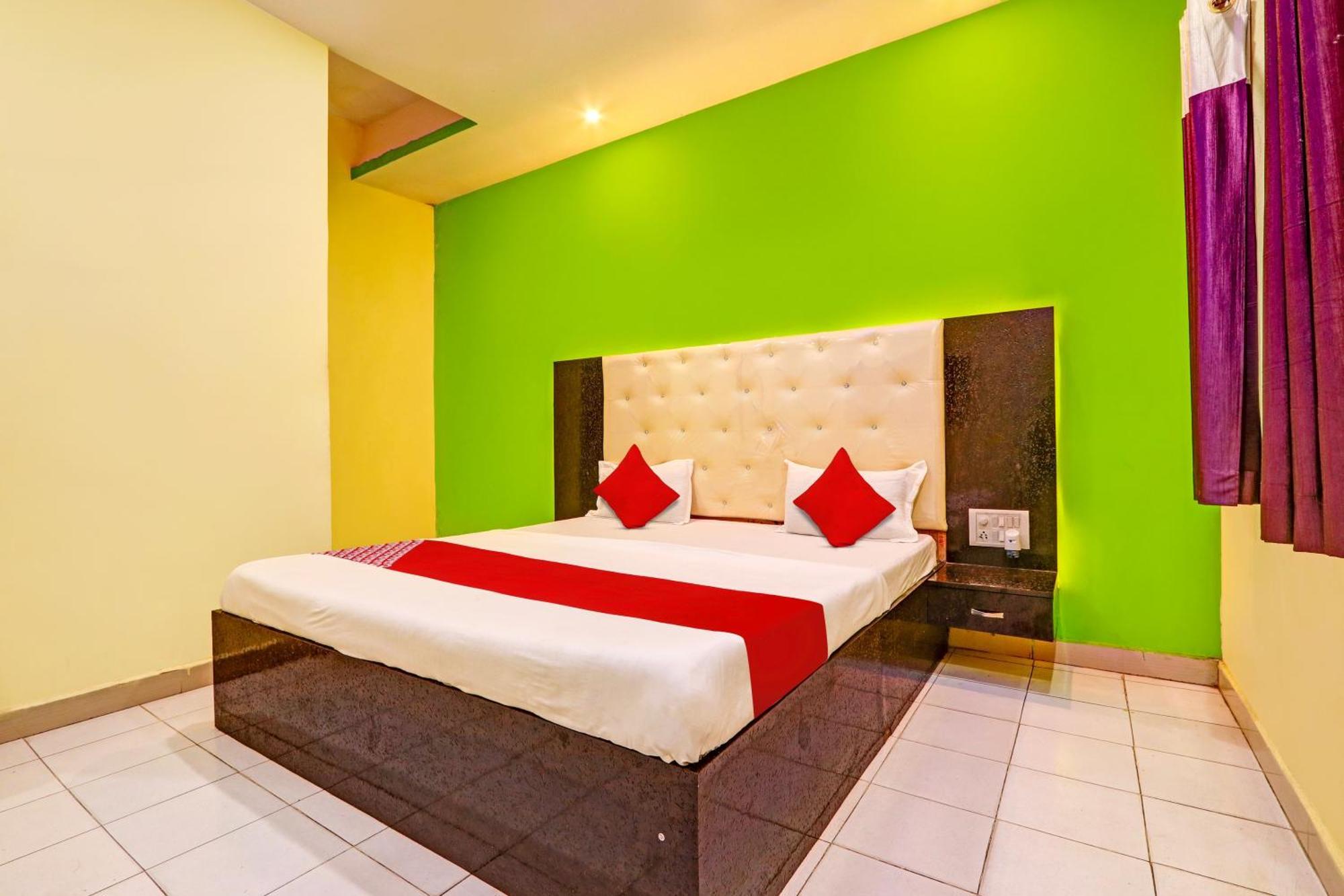 Oyo Flagship Hotel Samruddhi Lodge Nirmal  Exterior photo