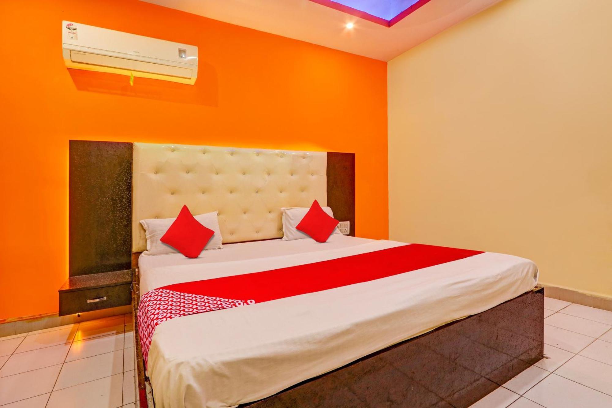 Oyo Flagship Hotel Samruddhi Lodge Nirmal  Exterior photo
