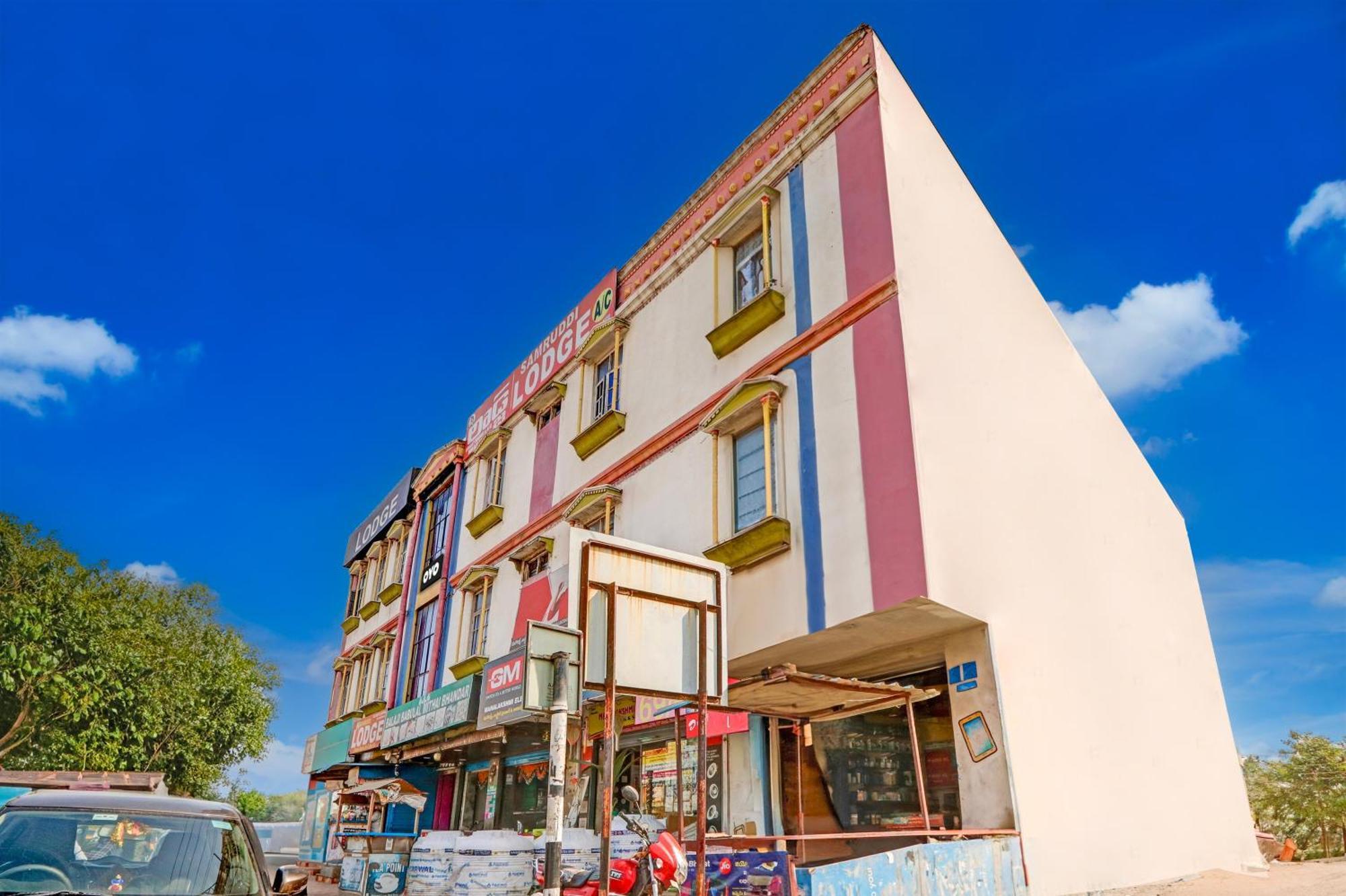 Oyo Flagship Hotel Samruddhi Lodge Nirmal  Exterior photo