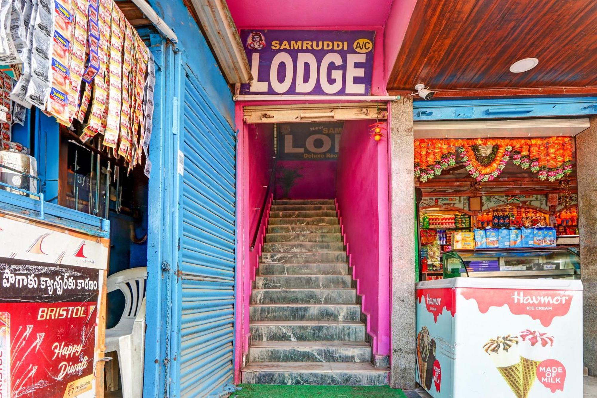 Oyo Flagship Hotel Samruddhi Lodge Nirmal  Exterior photo