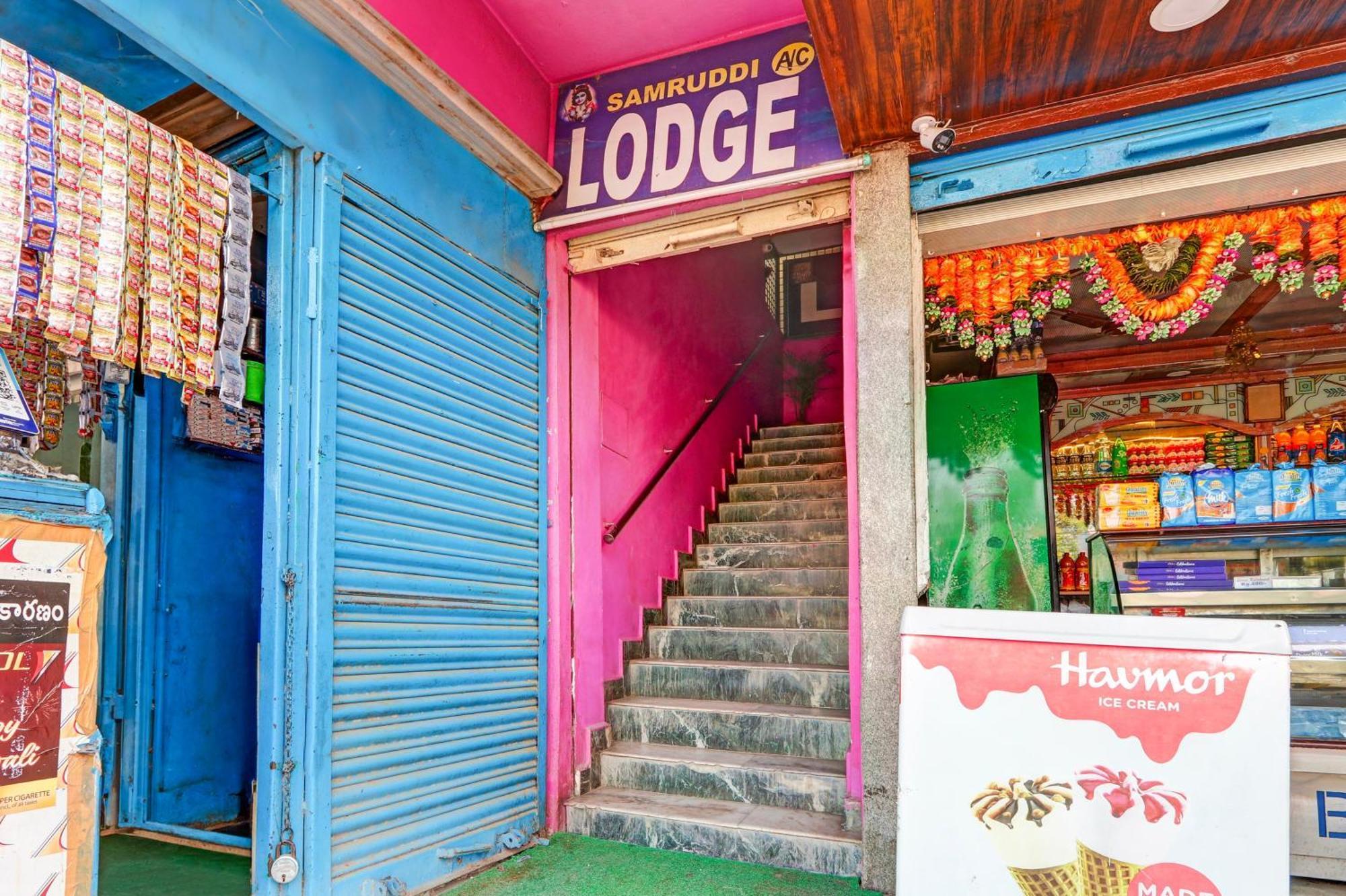 Oyo Flagship Hotel Samruddhi Lodge Nirmal  Exterior photo